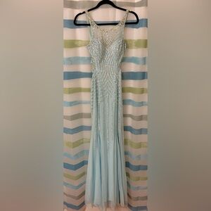 Cecily Brown Open Back Prom Gown from David’s Bridal 86145 Size: XXS (R70)